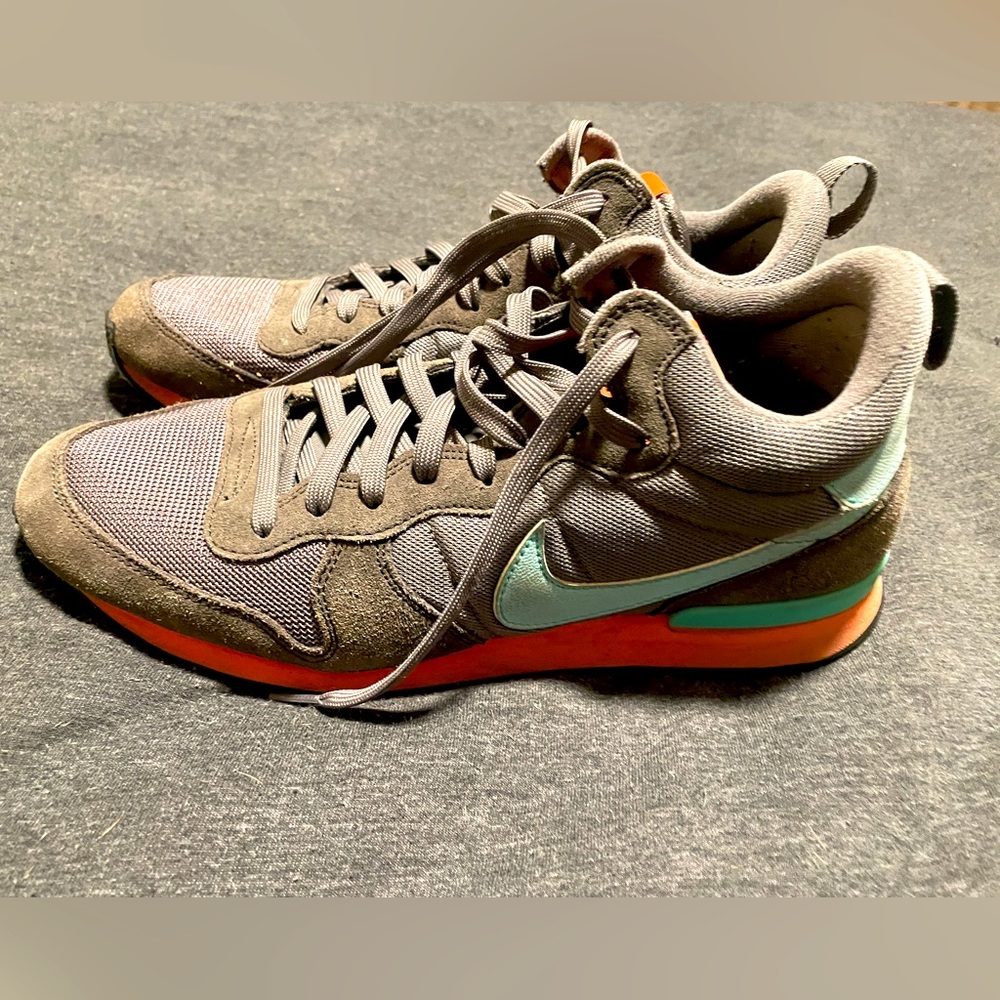 Nike International Mid size 12. Like New.